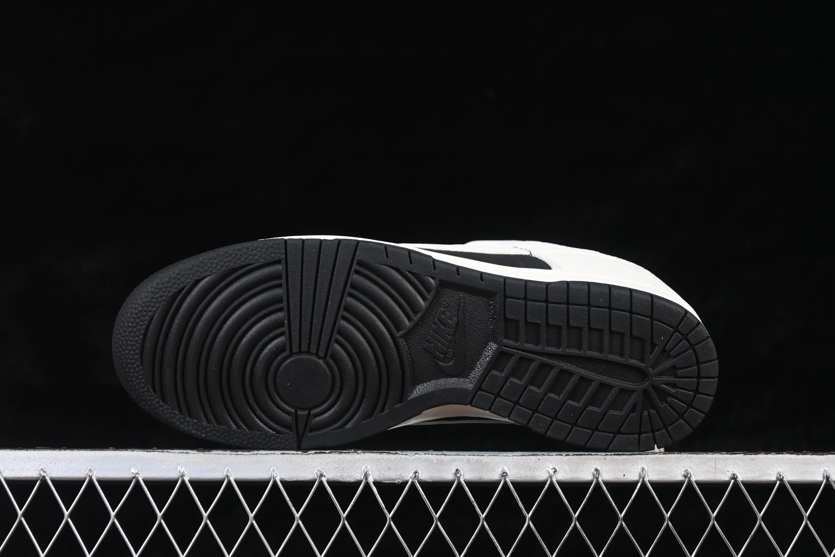 All categories Nk SB Dunk Series Nk SB Dunk Low High-end customized low-top sneakers Nike SB Dunk Low Year of the Horse limited low-top casual sneakers IF3944-001